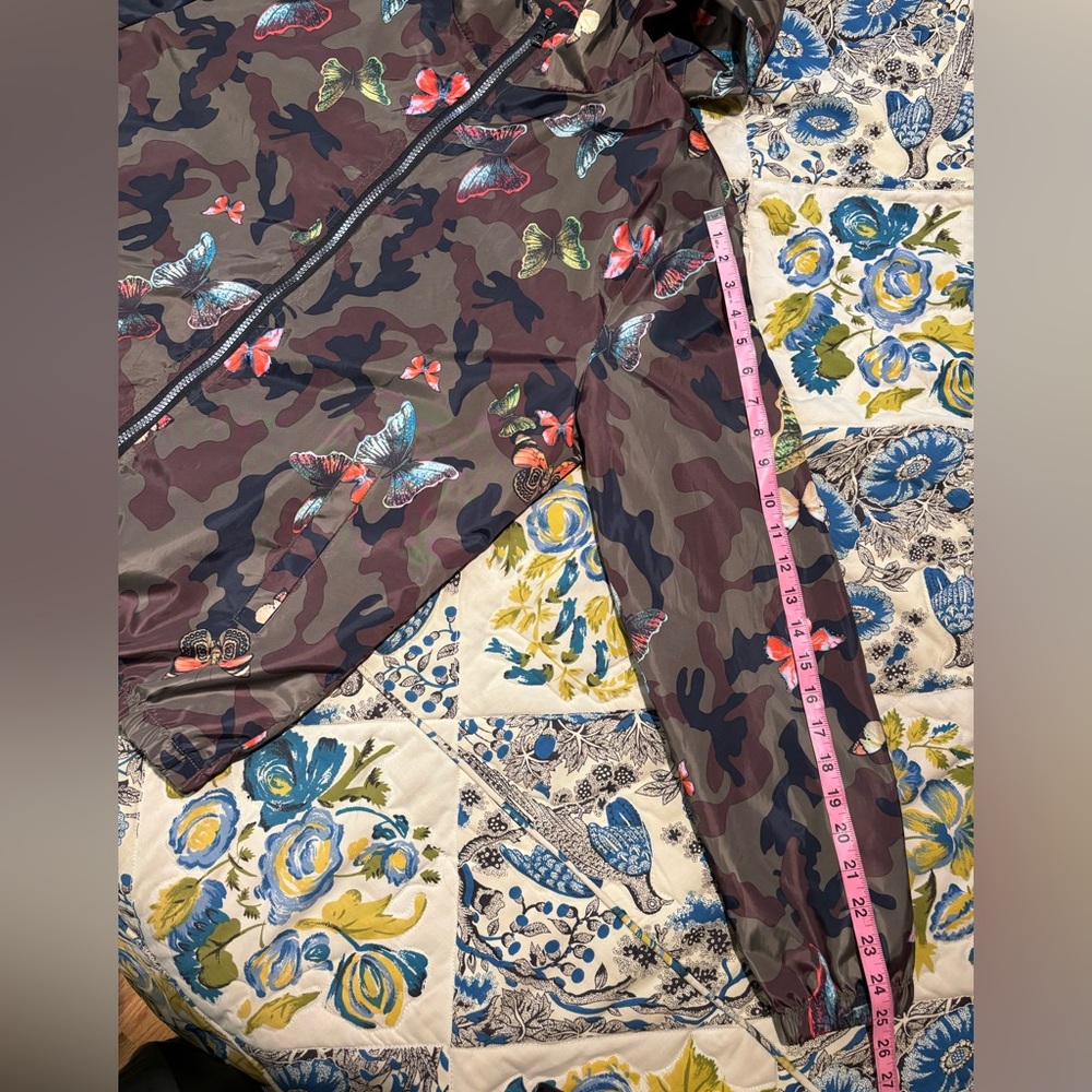 Butterfly Print Camouflage Windbreaker Jacket, Women’s Size Medium - Picture 6 of 7
